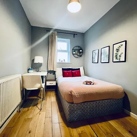 Lovely 3 Dbl Bed Manchester Exterior photo