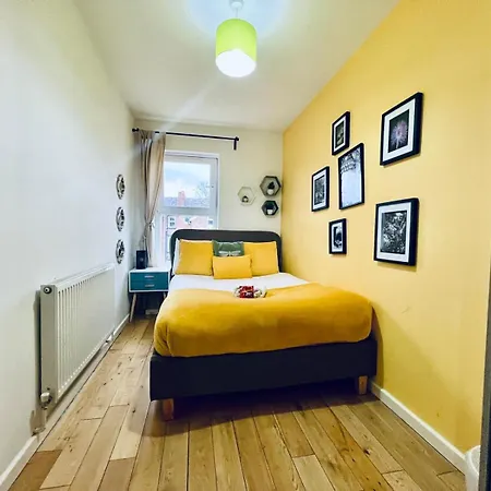Lovely 3 Dbl Bed Manchester Exterior photo