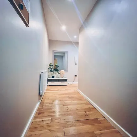 Lovely 3 Dbl Bed Manchester Exterior photo
