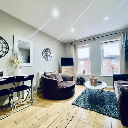 Lovely 3 Dbl Bed Manchester Exterior photo